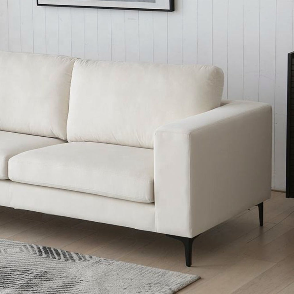 Moderne 2-seter sofa i kremhvit tekstil