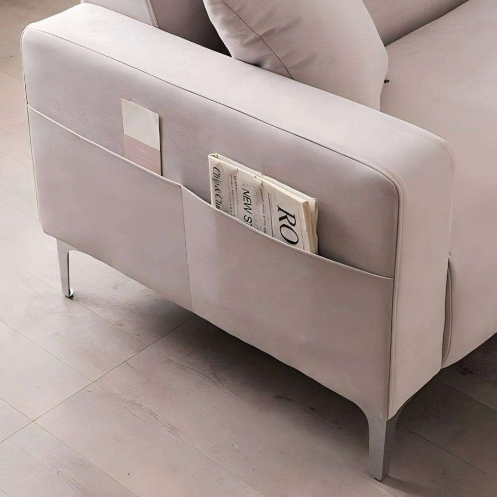 Minimalistisk sjeselongsofa med kromdetaljer