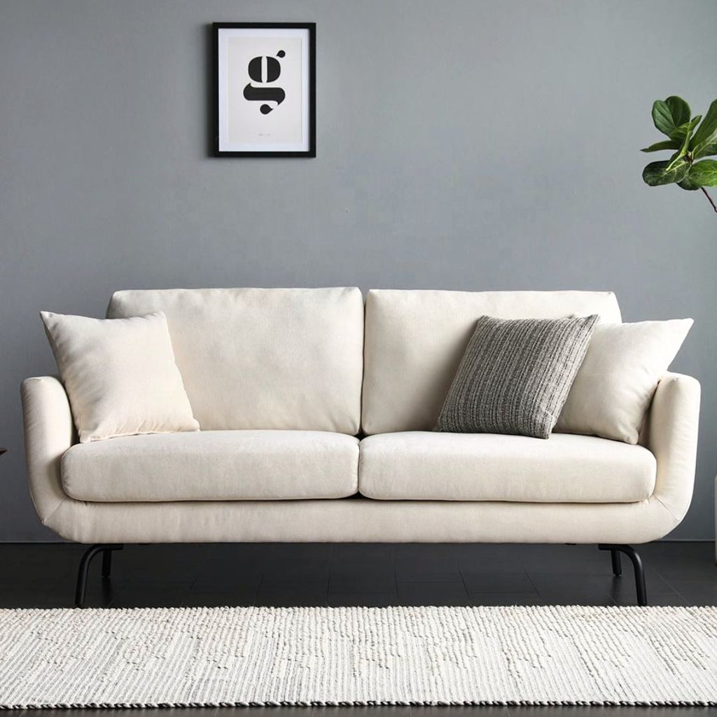 Elegant 2-seter sofa med buede detaljer