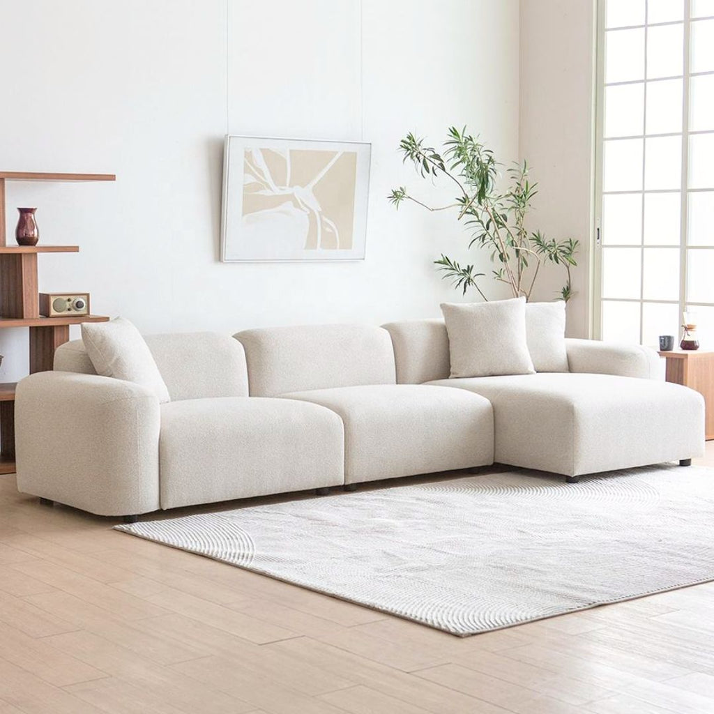 Modulær sjeselongsofa i lyst bouclé-tekstil