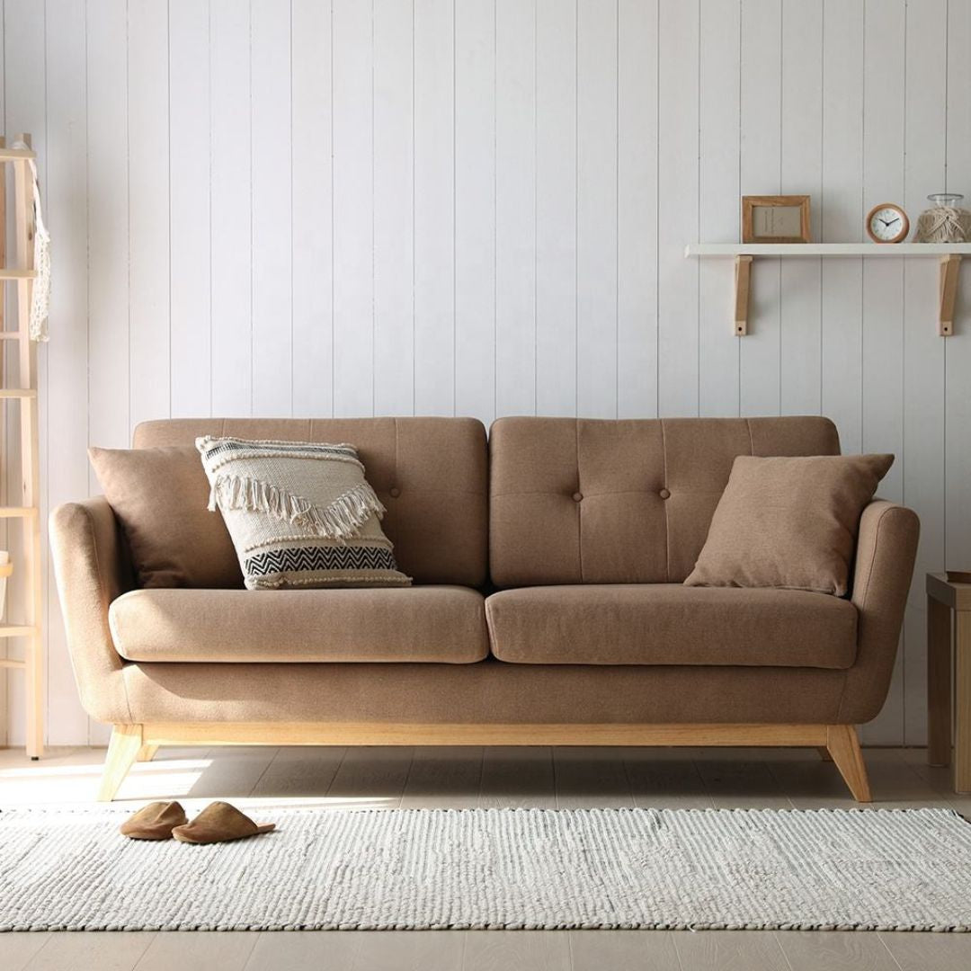 Tidløs 3-seter sofa i varm brun tekstil